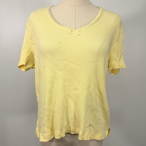 Gloria Vanderbilt Tops - Vintage Y2K Gloria Vanderbilt Pastel Butter Yellow Ribbed Lace Trim Top XL